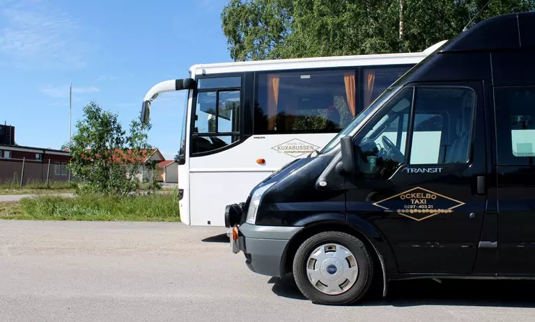 Det finns flera bussar i olika storlekar att boka hos Ockelbo Taxi